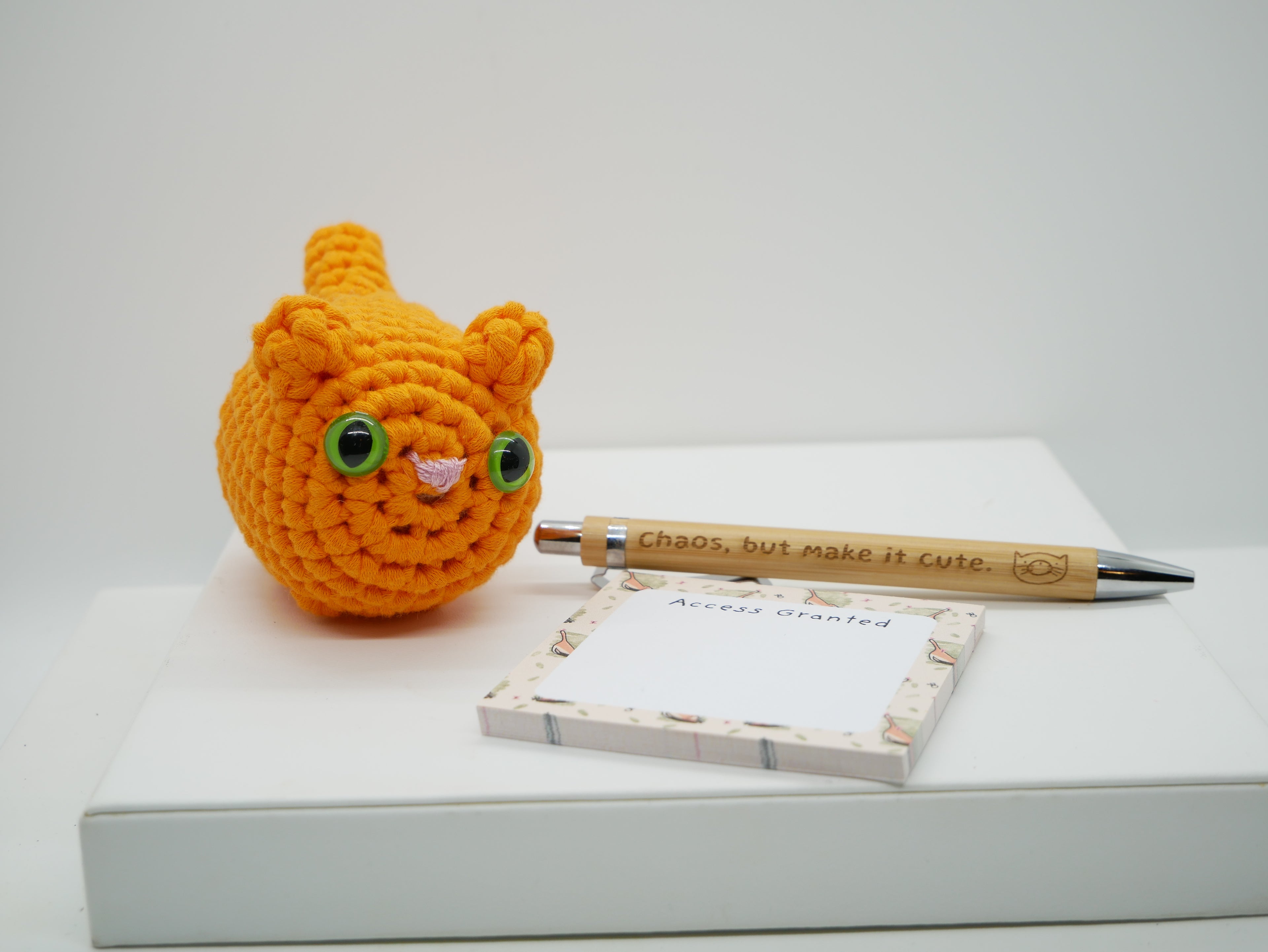 Simba Sticky Notes & Engraved Bamboo Pen Desk Set – Cat Lover Stationery